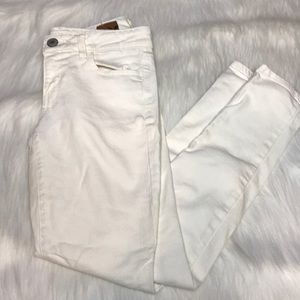 White American Eagle Jeans